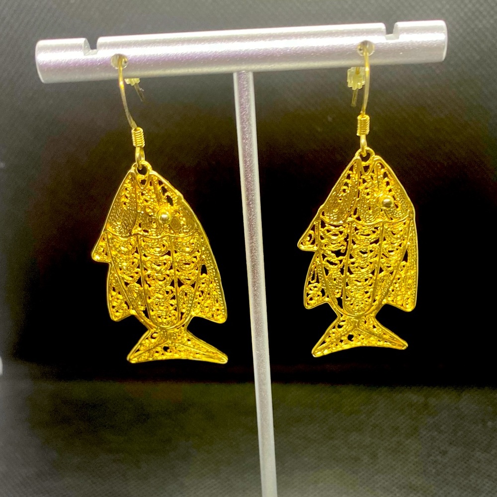 🔴 Gold Tone Fish Earrings